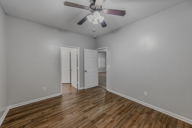 Building Photo - 3202 Fawn Dr