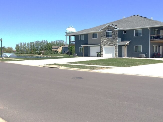 Building Photo - 3 BD, 2 BA IN TEA! LOCATION! LOCATION! LOCATION! AMENITY FILLED, PET FRIENDLY TOWN HOME!