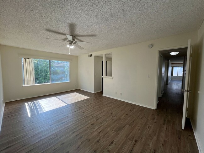 Building Photo - Simi Valley 3BR w/RV parking, AVAILABLE NOW!