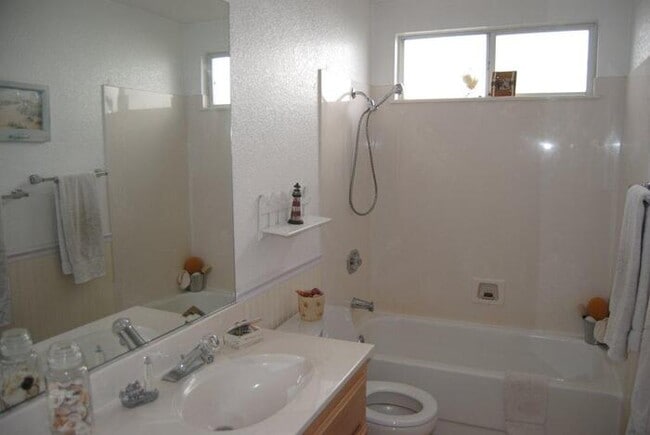 Building Photo - Cute Home in Antelope for Rent!