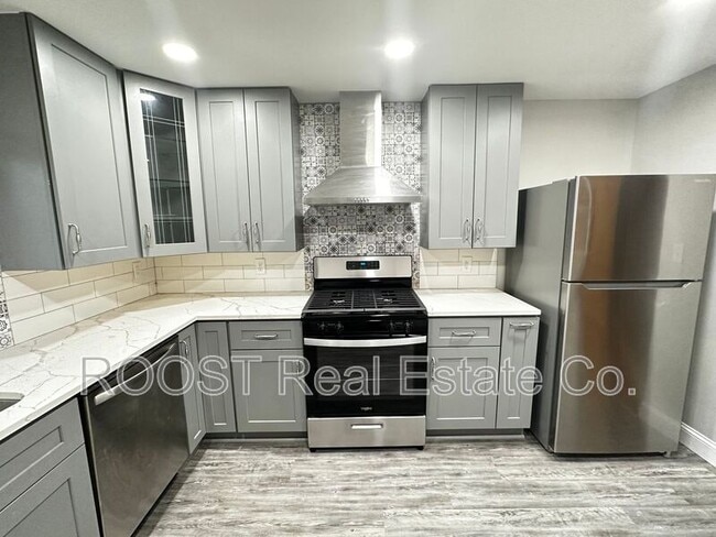 Building Photo - 1545 Garling Ave