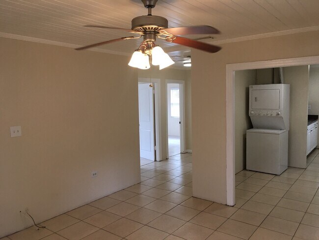 Building Photo - North Hyde Park - UT Area