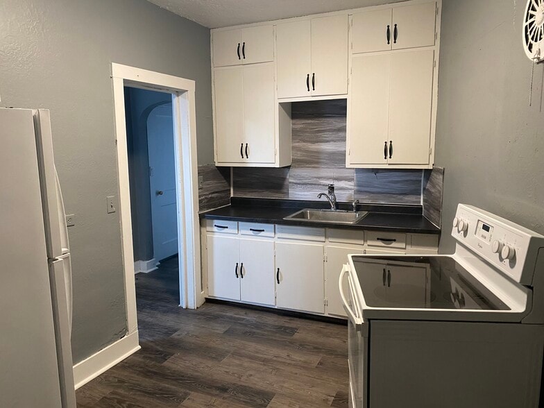 Building Photo - 103 W Main St