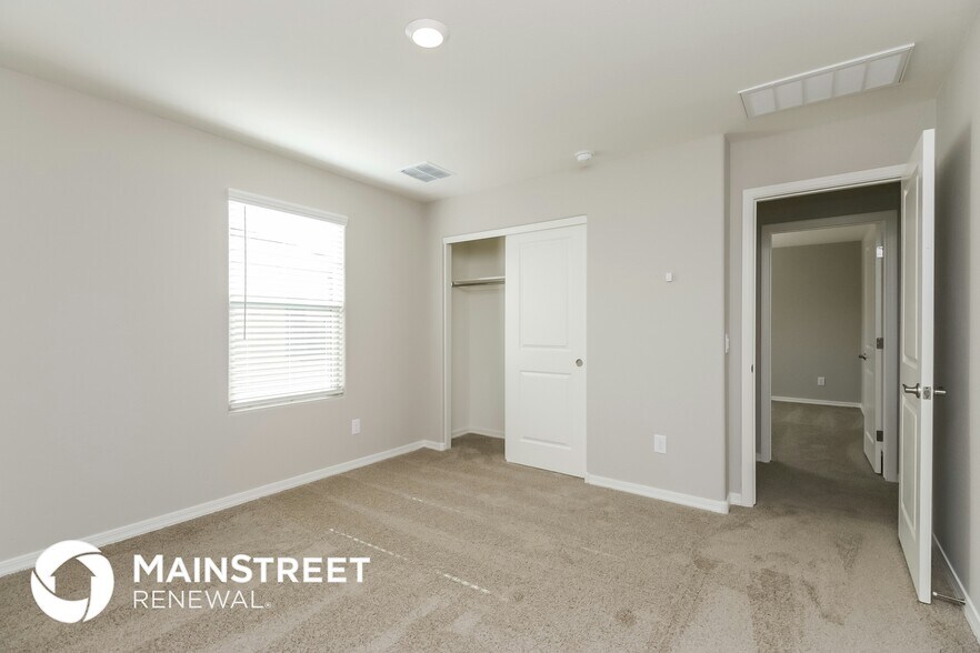 Building Photo - 3921 S 82nd Dr