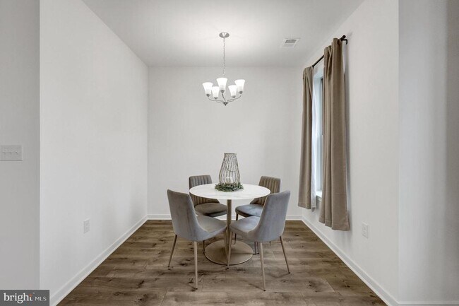 Building Photo - 20941 Bluebird Sq