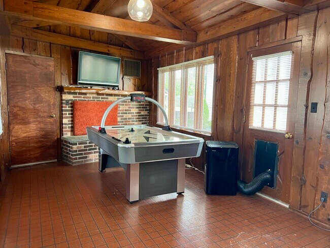 Building Photo - 1804 Chapel Ct