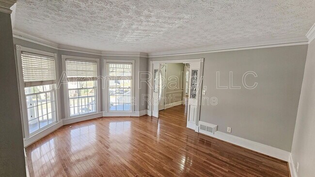 Building Photo - 4858 Glenwhite Dr