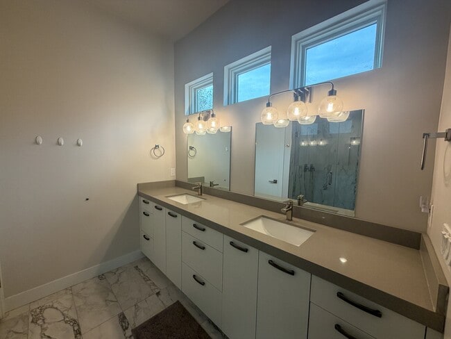 Building Photo - 5979 E Big Horn Pkwy