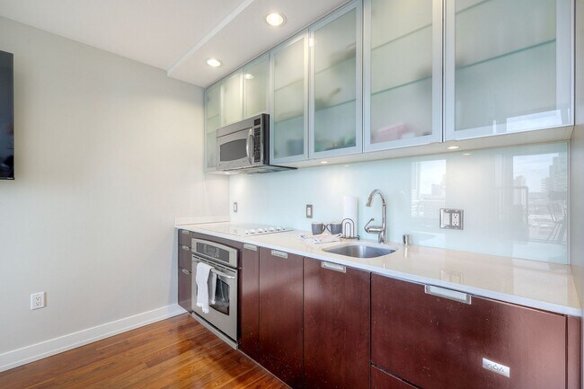 Building Photo - San Diego VIEW UNIT! Downtown  Gaslamp Quarter Three Weeks FREE Furnished  Studio -Available NOW!