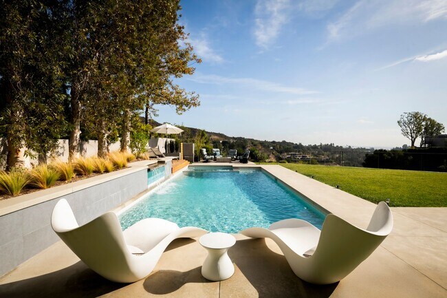 Building Photo - 2344 Banyan Dr