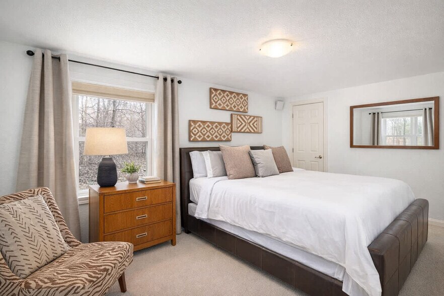 Building Photo - 1500 Palisades Dr