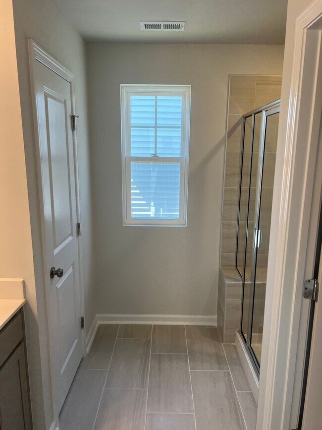 Building Photo - **3 Bed, 2.5 Bath Home for Rent @ Triple C...