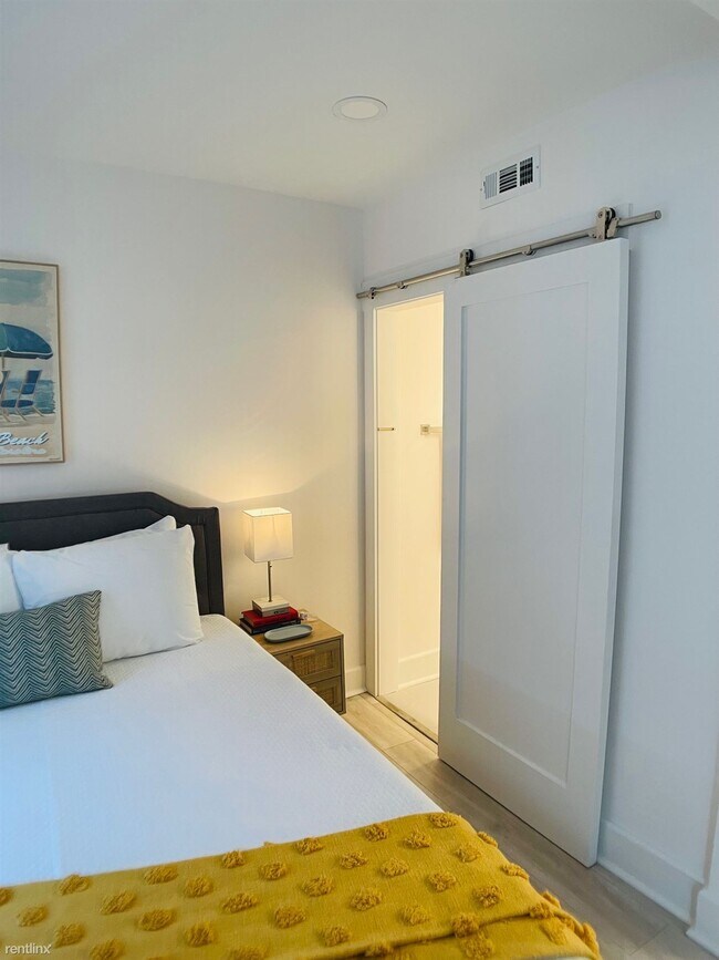 Building Photo - 2 br, 2 bath Duplex - 20 Rose Lane B UPSTAIRS