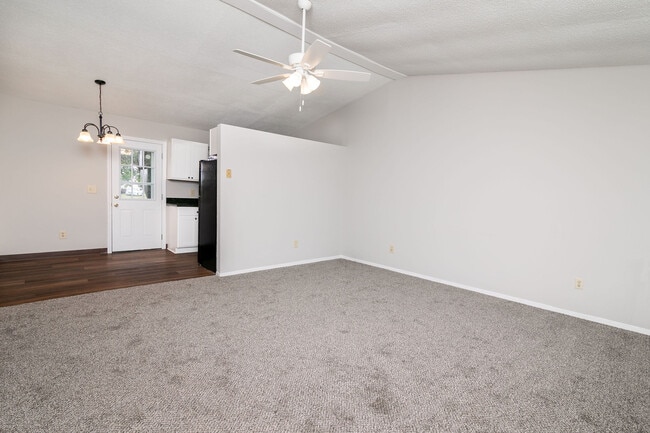 Building Photo - 1207 Middleneck Dr