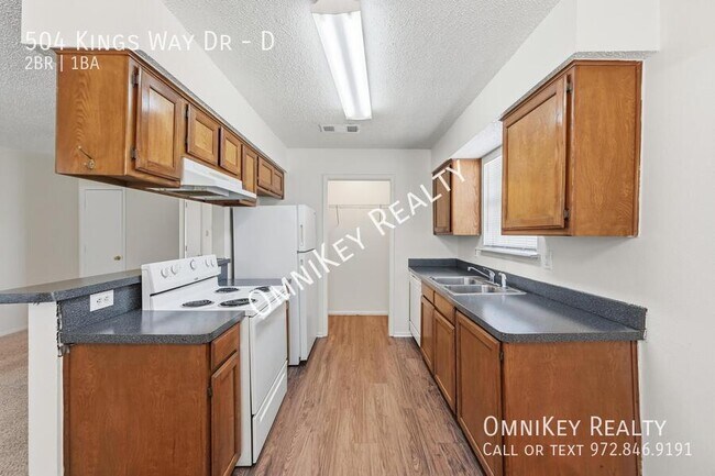 Building Photo - 504 Kings Way Dr