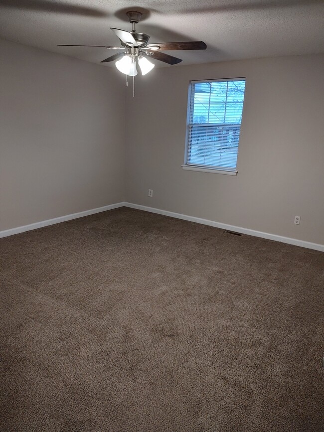 Building Photo - 1301 Neelys Bend Rd