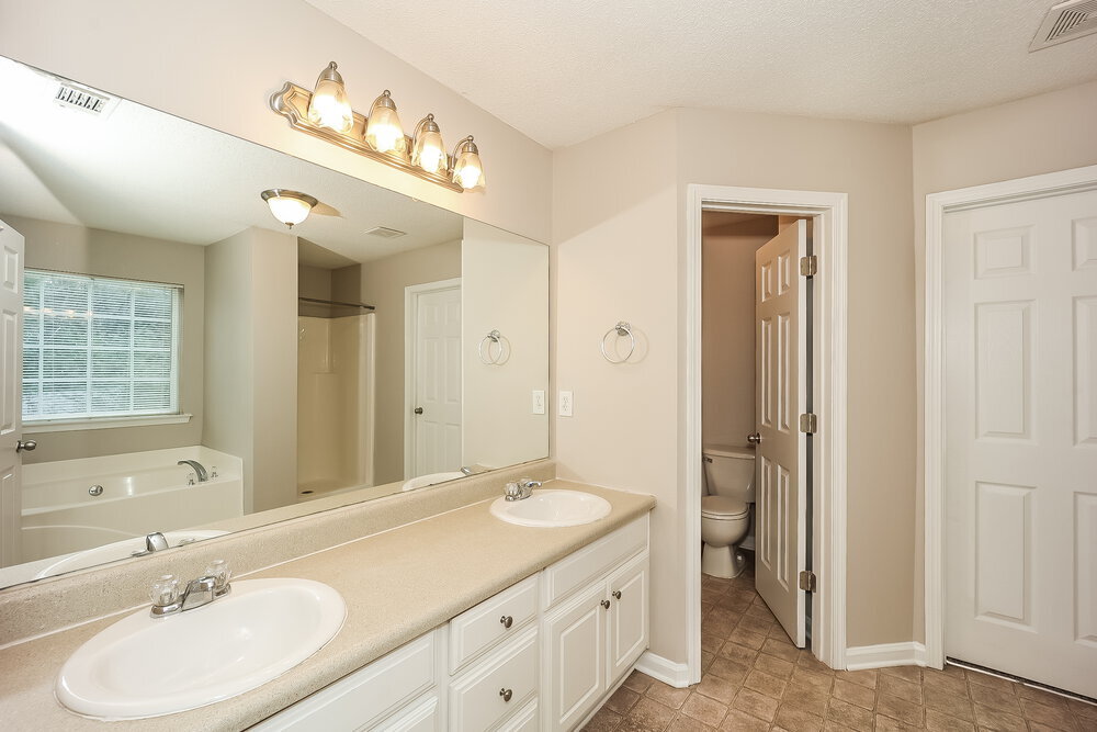 Building Photo - 10900 Hondal Ct