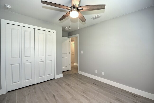 Building Photo - 231 SW 47th Ter