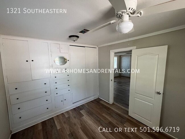 Building Photo - 1321 Southeastern-