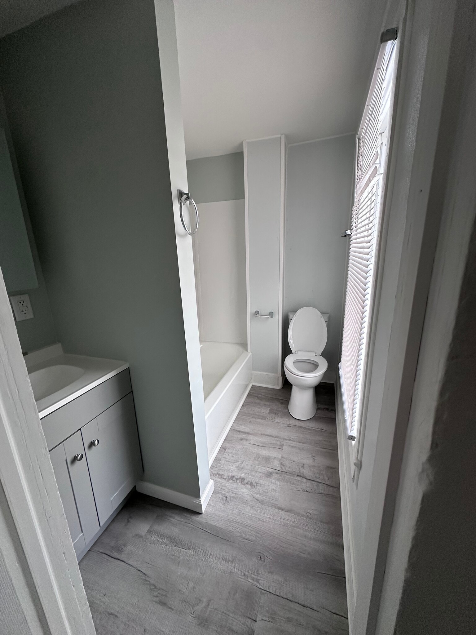 Building Photo - 358 S 6th St