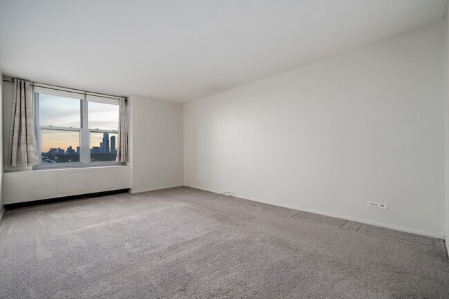 Building Photo - 400 E Randolph St