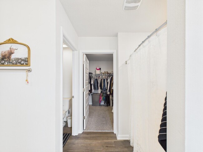 Building Photo - 8775 Clearbrook Dr