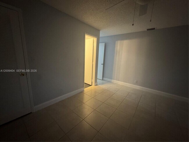 Building Photo - 1140 NW 85th Ave