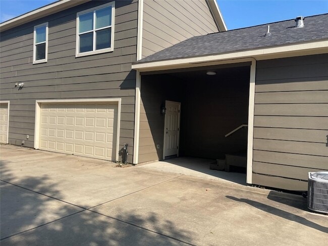 Building Photo - 517 Atchison St