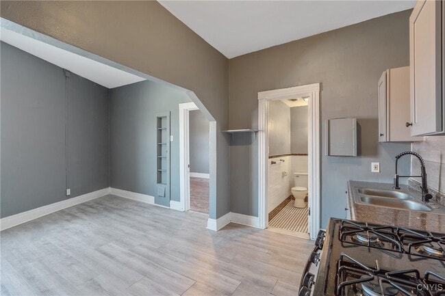 Building Photo - 319-25 N Salina St