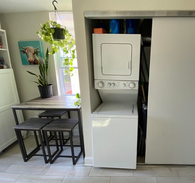 Building Photo - 1743 L St NE