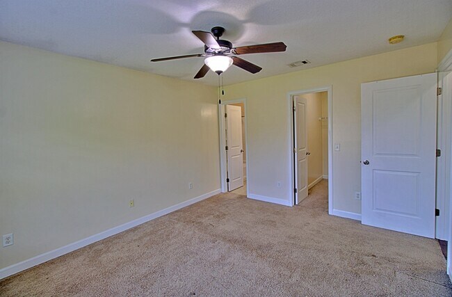 Building Photo - 119 Grandview Dr