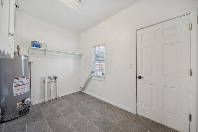 Building Photo - 411 N Roosevelt Ave
