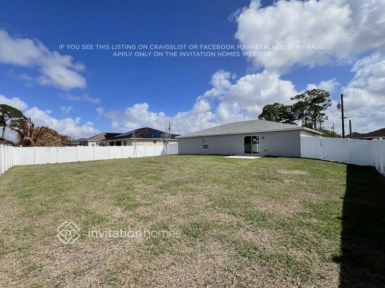 Building Photo - 1081 SW Macao Ave