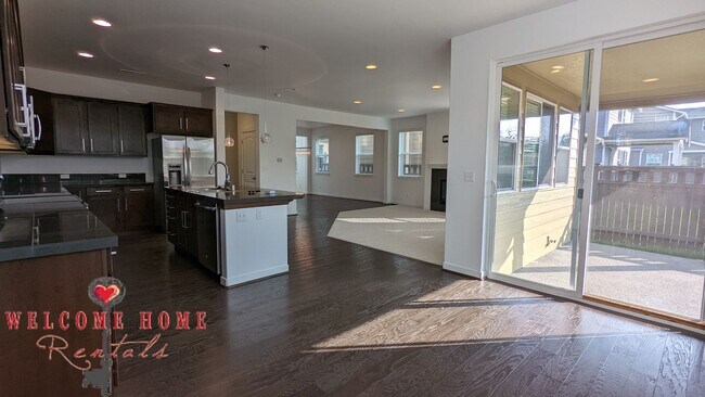 Beautiful open floorplan with FOUR large bedrooms and a cute office!! AIR CONDITIONING!!! NEW C... - Beautiful open floorplan with FOUR large bedrooms and a cute office!!  AIR CONDITIONING!!!  NEW C...