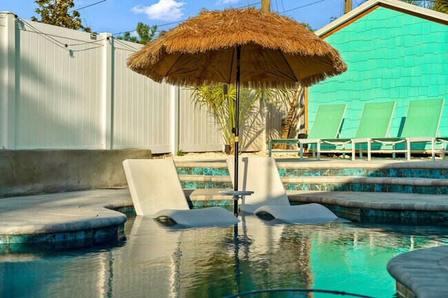 Building Photo - 6660 Date Palm Ave S