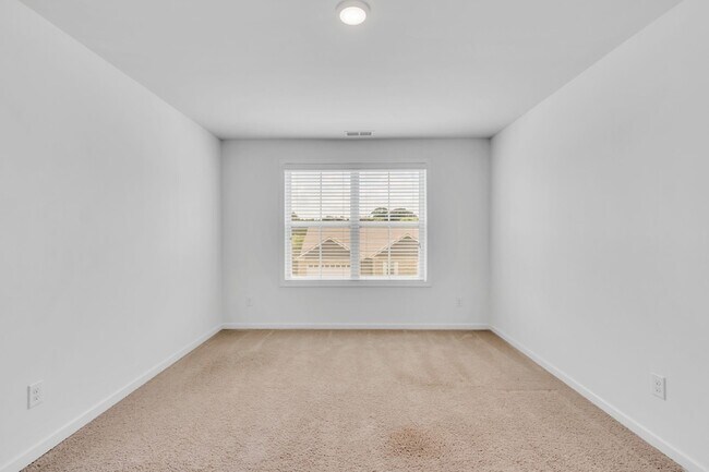 Building Photo - 8028 Forest Hills Dr