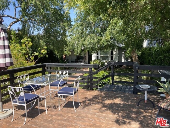 Building Photo - 2035 Park Dr