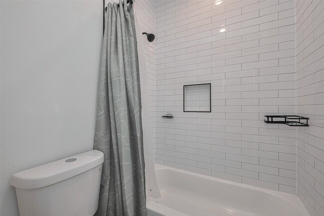 Building Photo - 2532 Wall St