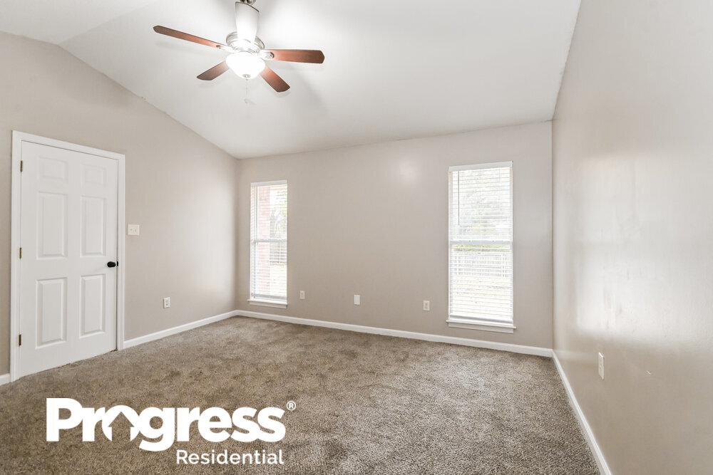 Building Photo - 7792 Sarah Ann Dr S