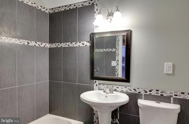 Building Photo - 2623 Stenhouse Pl