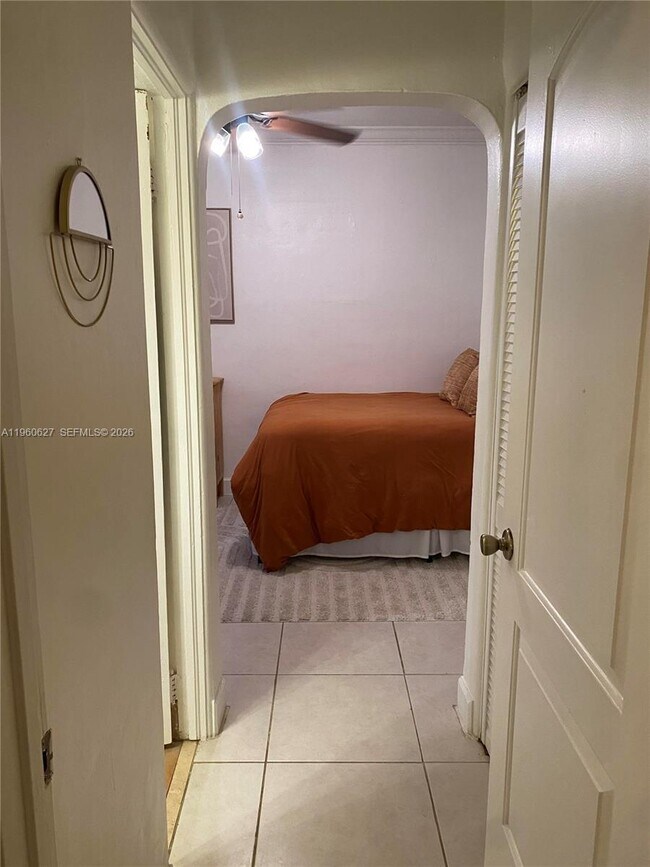 Building Photo - 119 NE 7th Ave