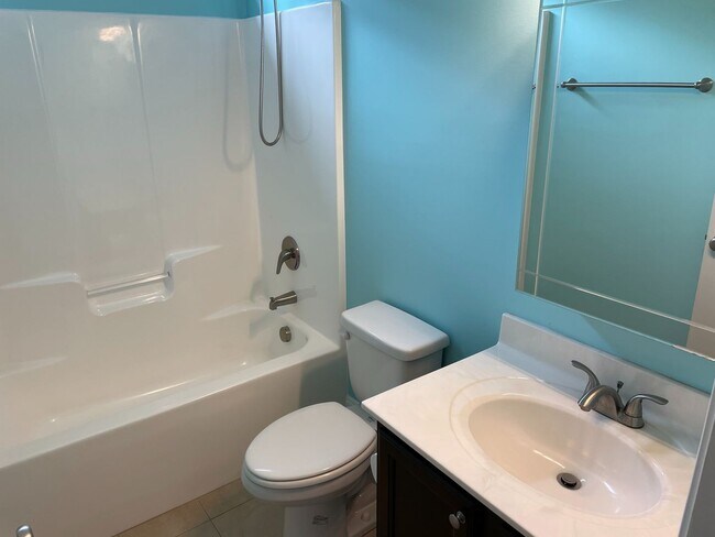 Building Photo - Beautiful 3 bedroom/2 bath home with sunroom and finished room over garage!