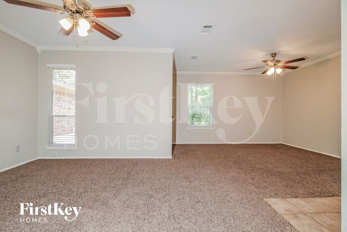 Building Photo - 405 Lone Oak Cir