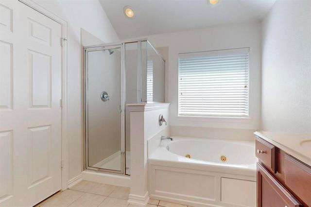 Building Photo - 1720 Bluebird Dr