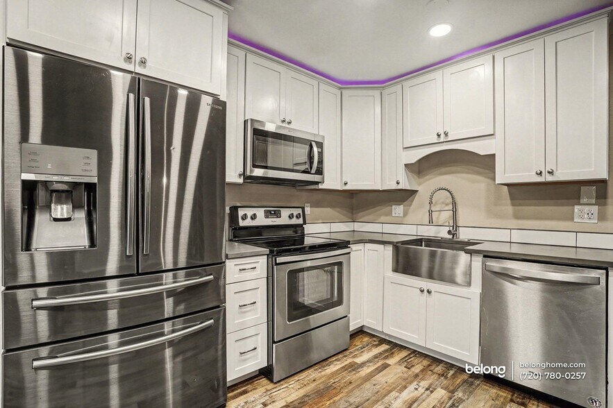 Building Photo - 2355 Villa Rosa Dr