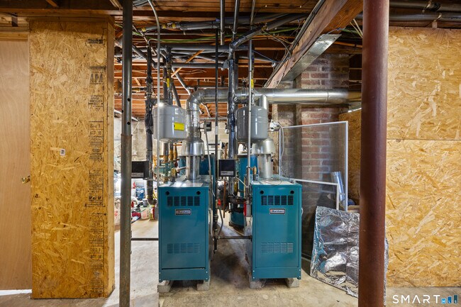 Building Photo - 120 Patterson St