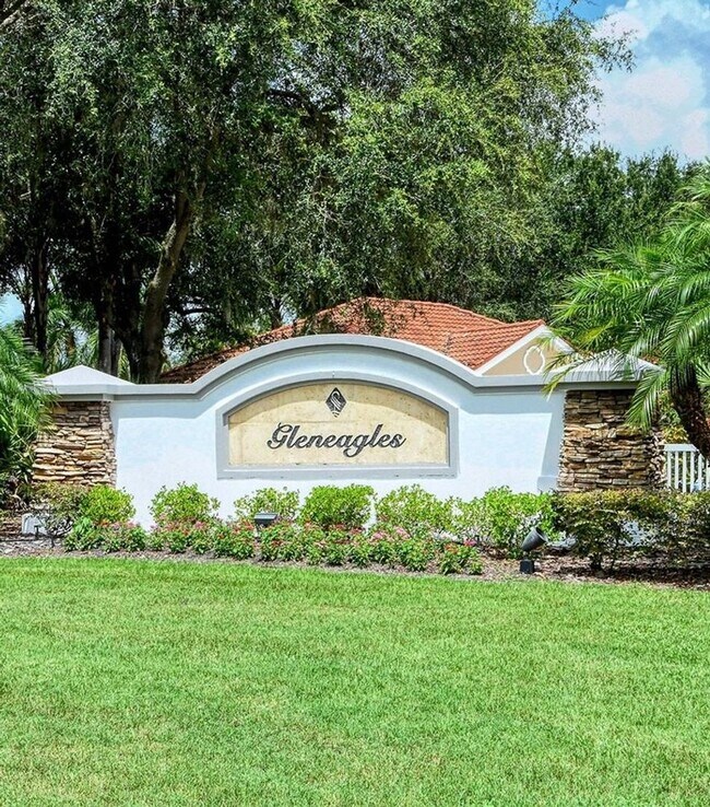 Building Photo - Annual Rental: Elegant 3-Bedroom, 2.5-Bath Home in the Gated Lakewood Ranch Country Club
