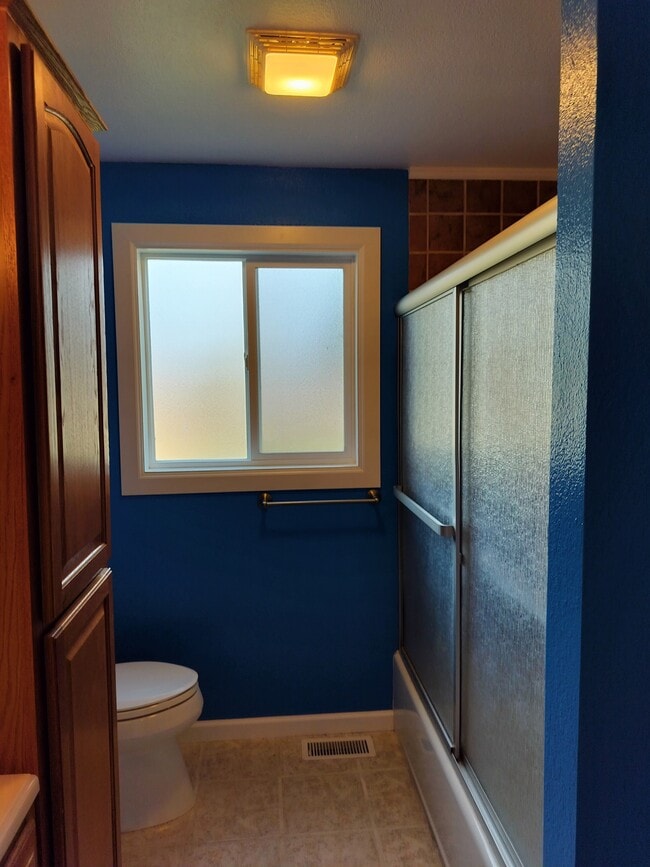 Building Photo - 130 NW Carrie Cir