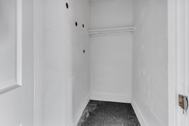 Building Photo - 13 Plain St