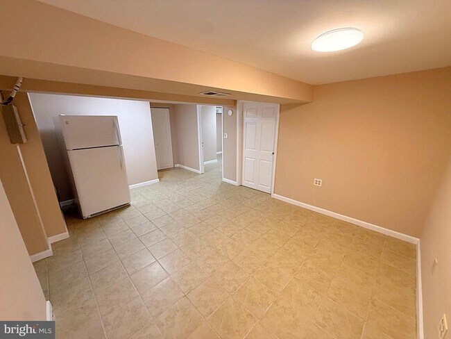 Building Photo - 7104 Adelphi Rd